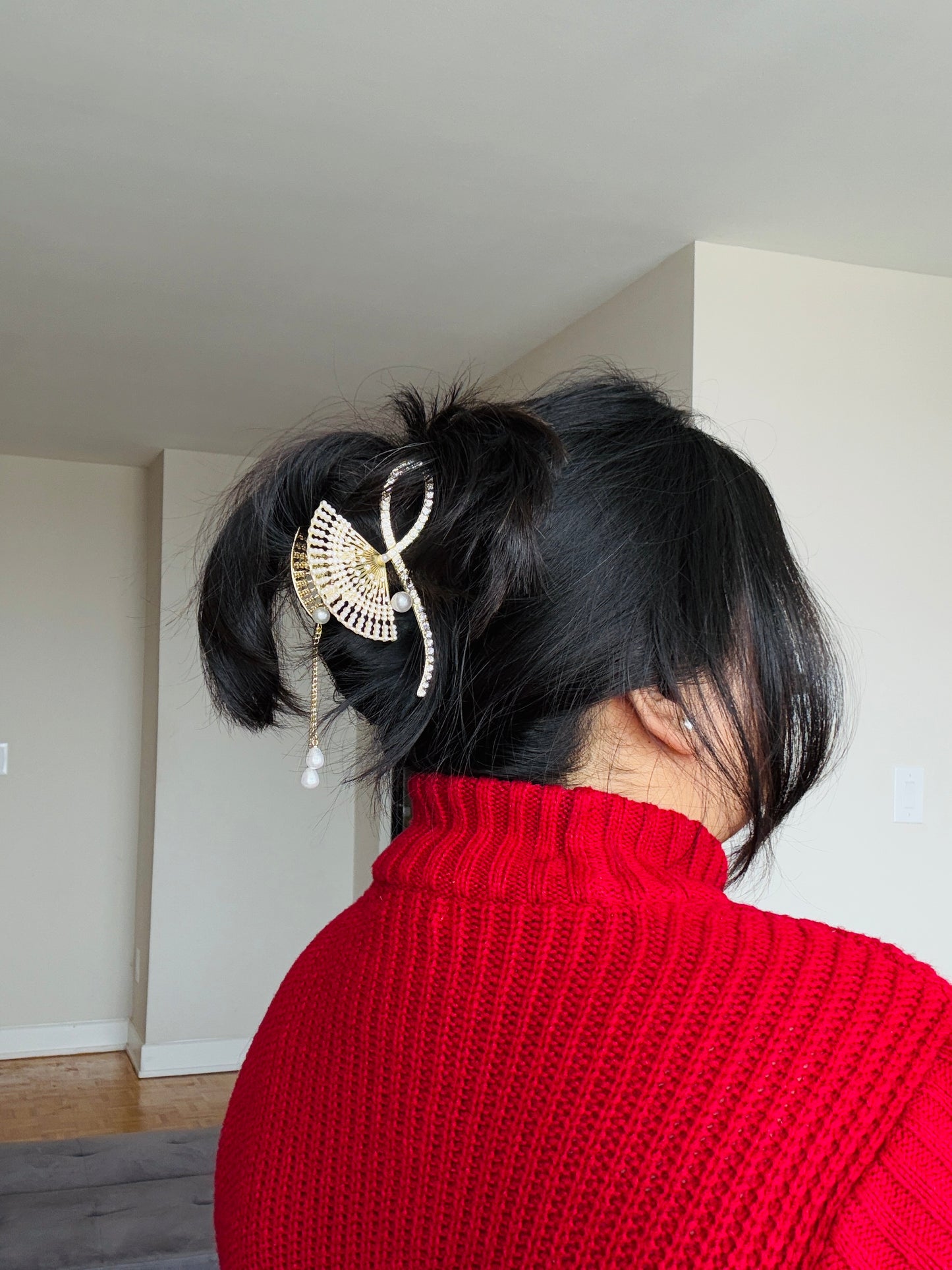 Pearl Cascade Fan Claw Clip