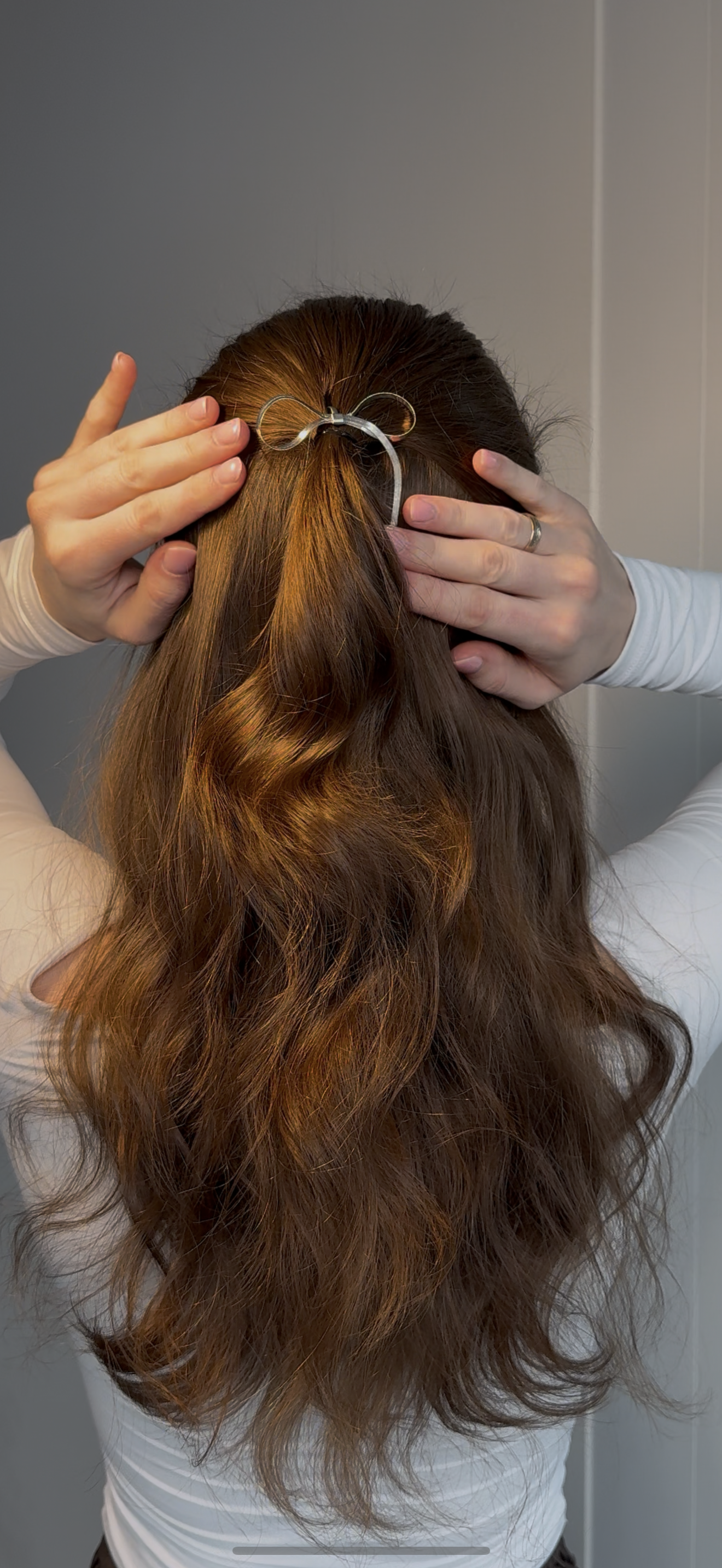 Metallic Ribbon Streamer Hair Pin